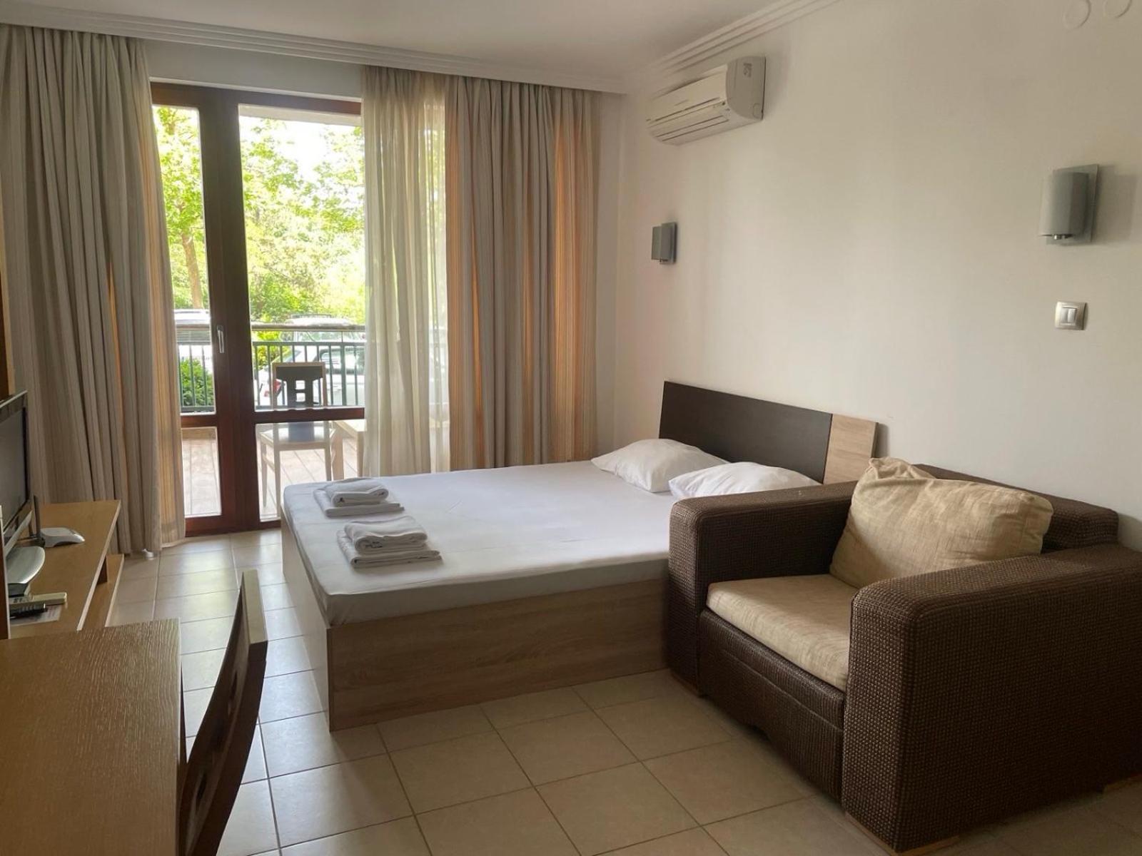 Private Apartments In Emerald Ravda Esterno foto